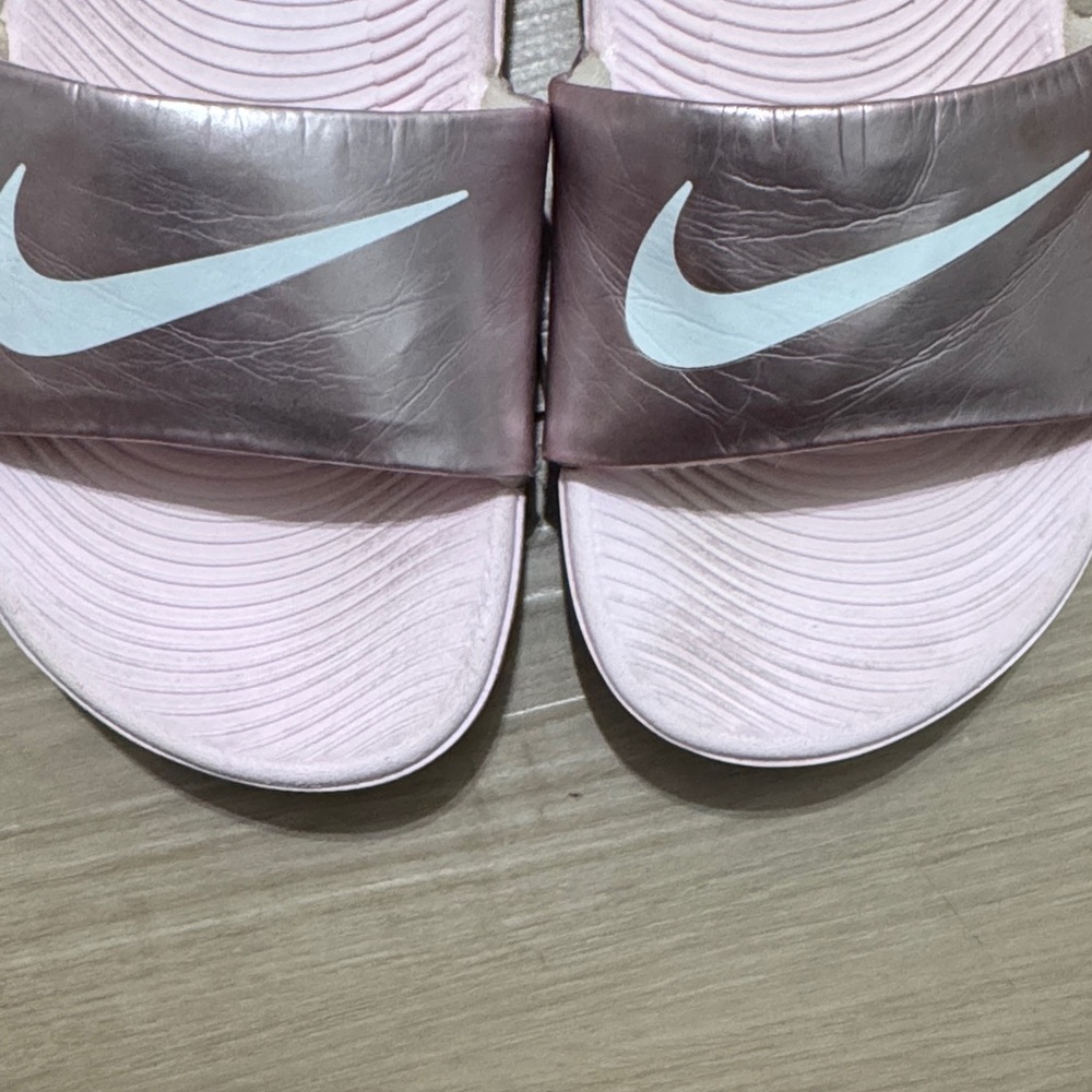 Girls Nike Pink Slide Sandals with Metallic Rose Strap - Picture 2 of 4